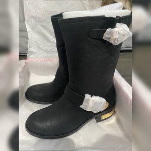 BRAND NEW 💫 Vince Camuto Winchell Boots